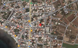 Διαμέρισμα 136,36 τ.μ. 2ου ορόφου σε κτίριο επί του οικοπέδου 471,17 τ.μ. επί της οδού 25ης Μαρτίου στο Ο.Τ. 46 της Δ.Κ. Νέας Αρτάκης, της Δ.Ε. Νέας Αρτάκης, του Δήμου Χαλκιδέων. Το διαμέρισμα είναι διαμπερές και βρίσκεται στον 2ο όροφο με πρόσοψη επί της 25ης Μαρτίου. Αποτελείται από καθιστικό, κουζίνα, αποθήκη, διάδρομο, 3 δωμάτια, μπάνιο και wc.