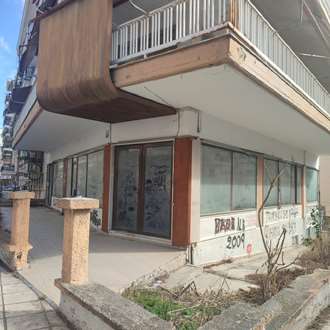 Κατάστημα ισογείου επιφάνειας 113,78 τ.μ. και αποθήκη υπογείου επιφάνειας 122,78 τ.μ. (ως παρακολούθημα) και πατάρι επιφάνειας 109,05 τ.μ. που βρίσκονται στην οδό Αιδινίου 2 & Μοσχοπόλεως , στο Δήμο Καλαμαριάς, στο Νομό Θεσσαλονίκης.