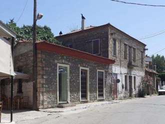 5 καταστήματα και διαμέρισμα, Αιδηψός
